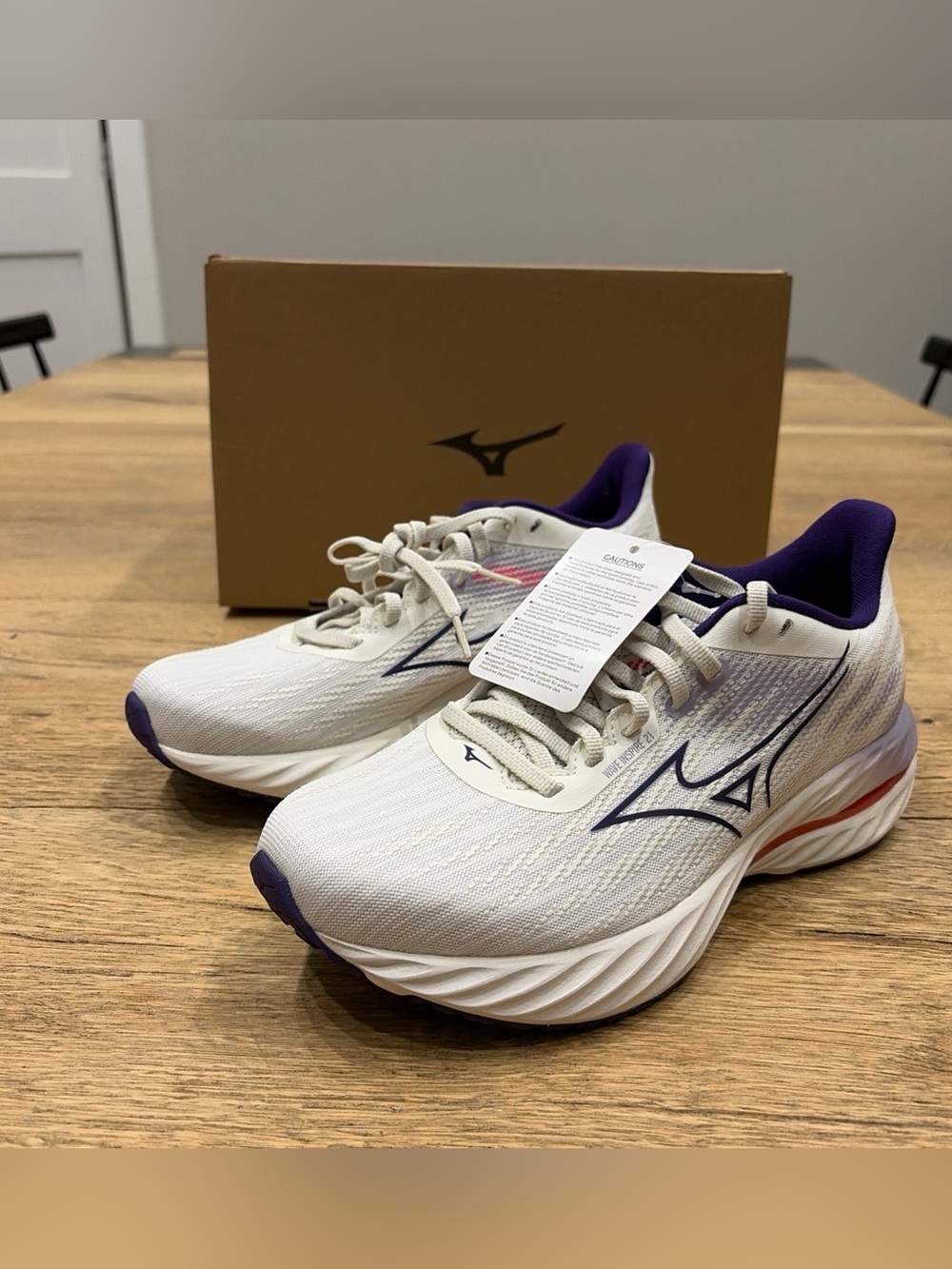 Mizuno Women’s White Running Shoes with Purple Accents